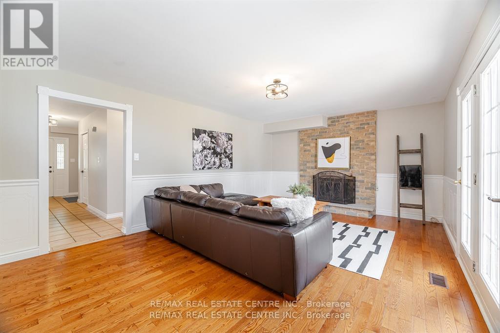 583 Moorelands Crescent, Milton, Ontario  L9T 4B3 - Photo 9 - W12589306