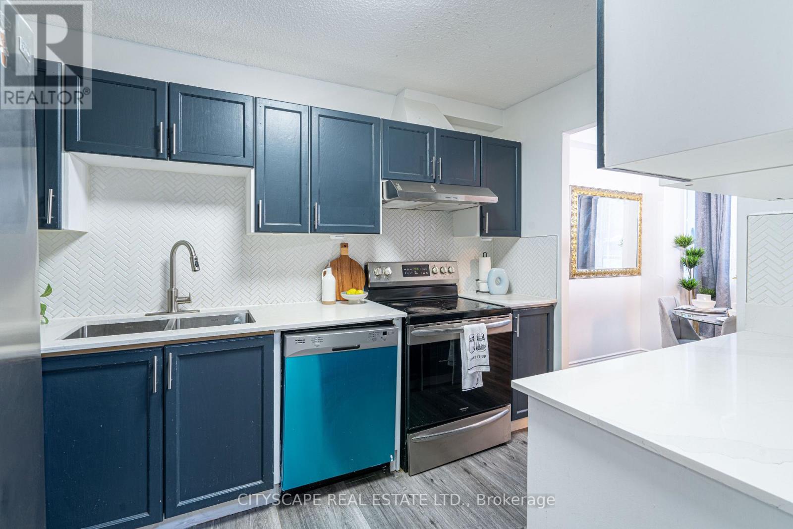 115 - 2121 Roche Court, Mississauga, Ontario  L5K 2C7 - Photo 15 - W12589308