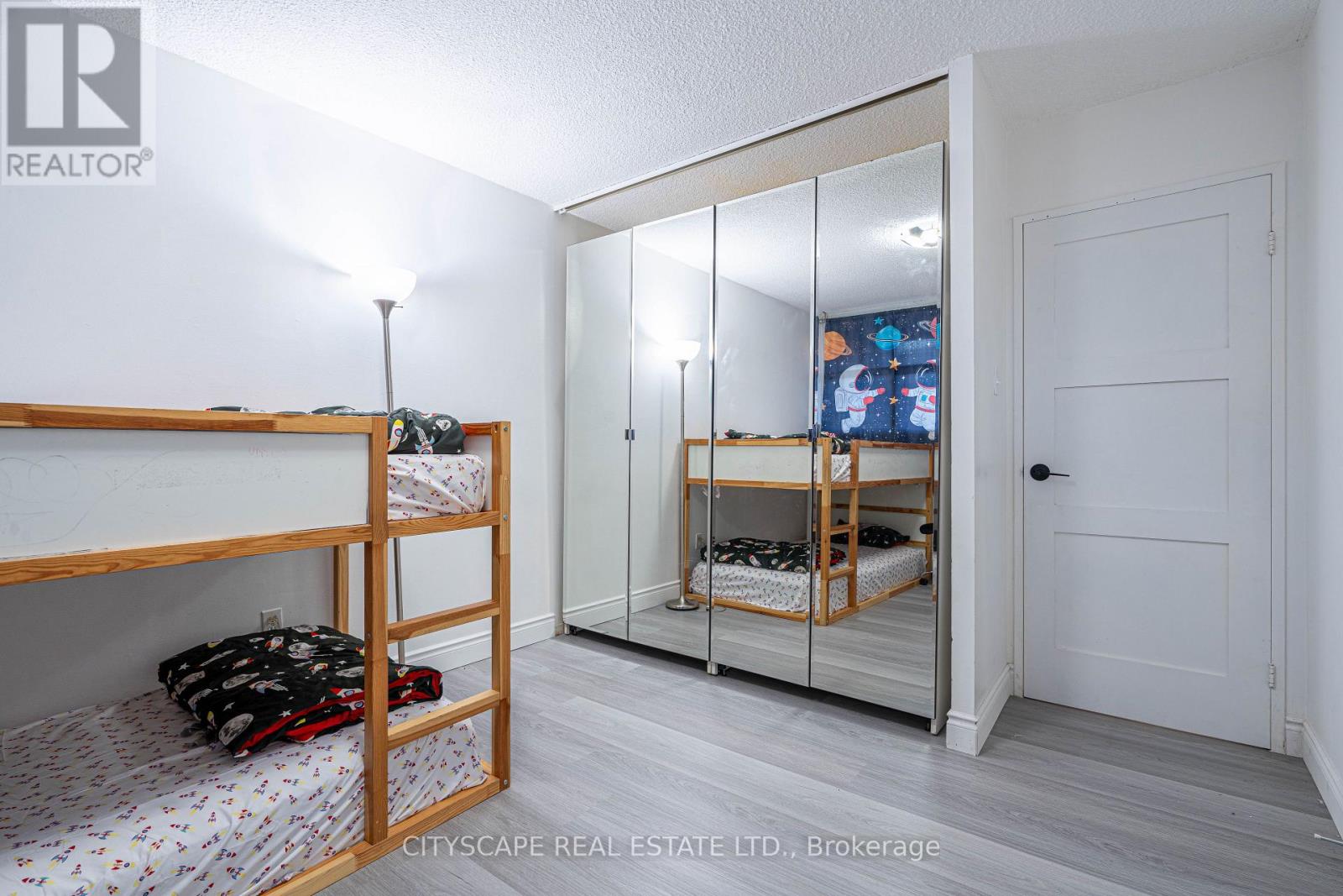 115 - 2121 Roche Court, Mississauga, Ontario  L5K 2C7 - Photo 24 - W12589308