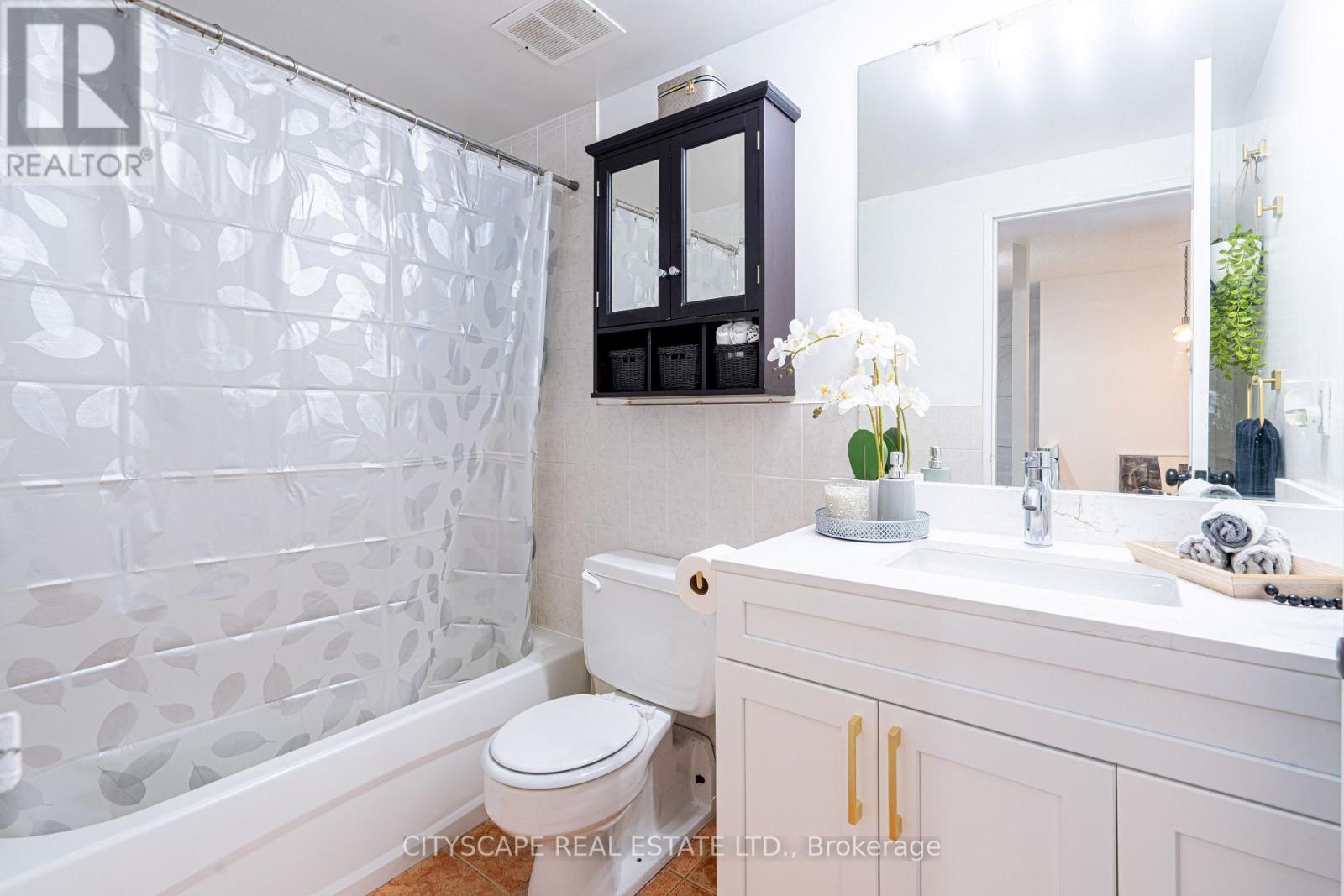 115 - 2121 Roche Court, Mississauga, Ontario  L5K 2C7 - Photo 25 - W12589308