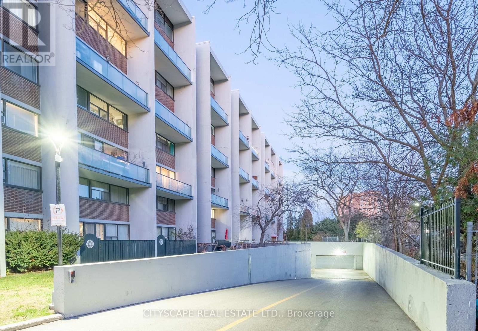 115 - 2121 Roche Court, Mississauga, Ontario  L5K 2C7 - Photo 34 - W12589308