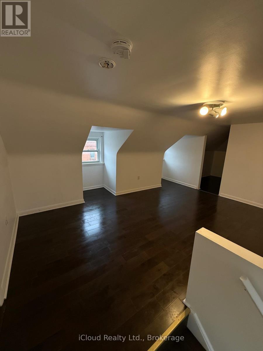 3rd Flr - 5 Caithness Street W, Haldimand, Ontario  N3W 1B7 - Photo 4 - X12507094