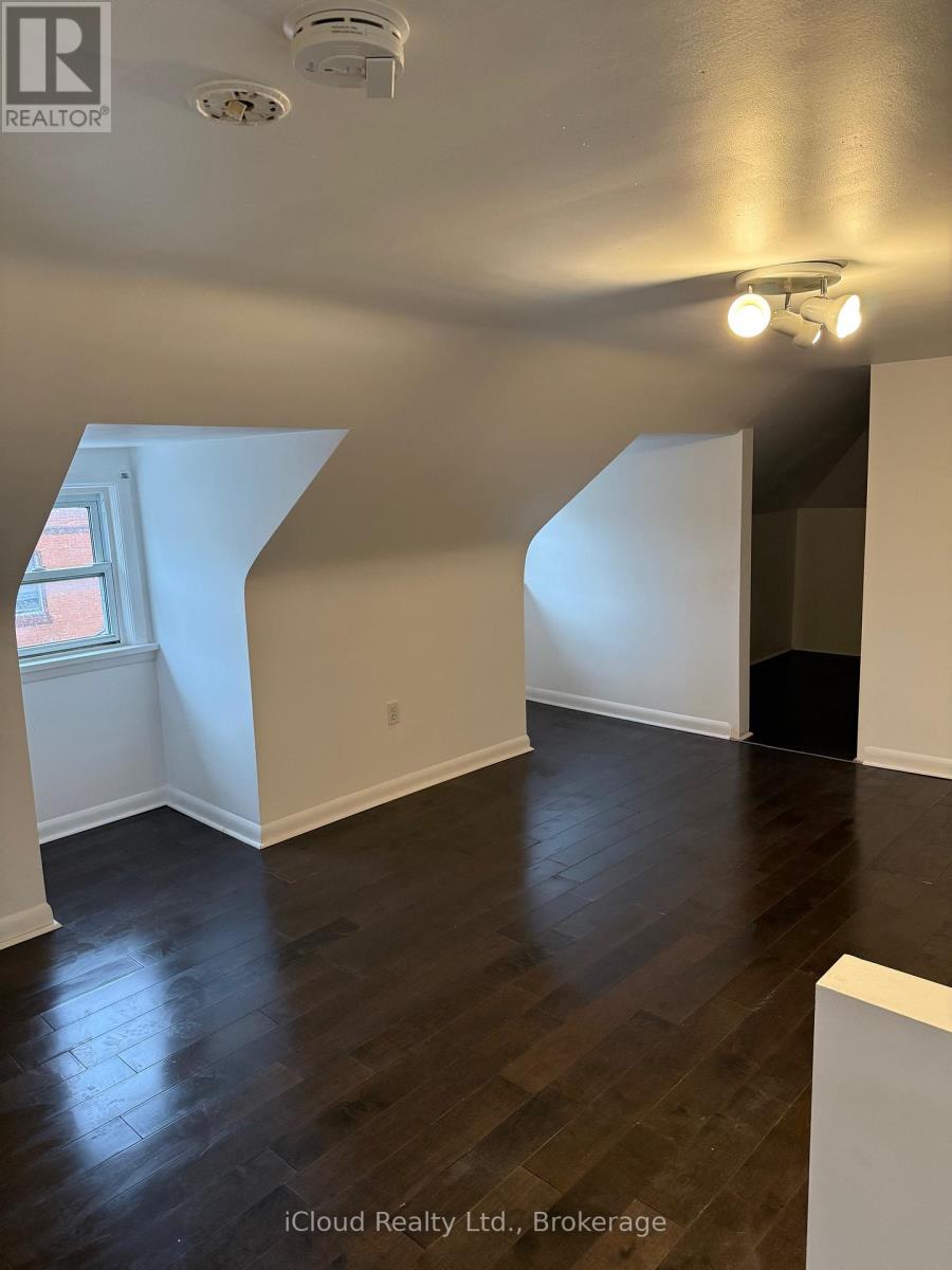 3rd Flr - 5 Caithness Street W, Haldimand, Ontario  N3W 1B7 - Photo 5 - X12507094