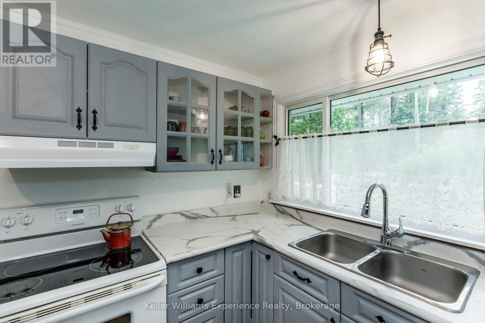 9 Harras Avenue, Tiny, Ontario  L0L 2J0 - Photo 17 - S12589394