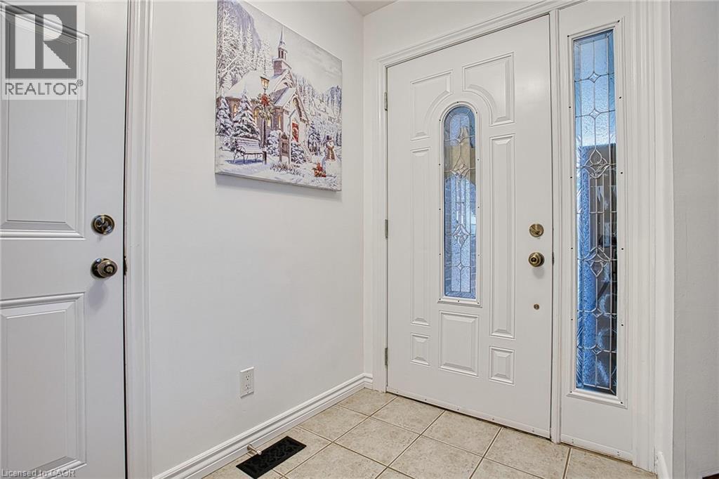 6 Jolie Court, St. Catharines, Ontario  L2M 6V6 - Photo 5 - 40791052