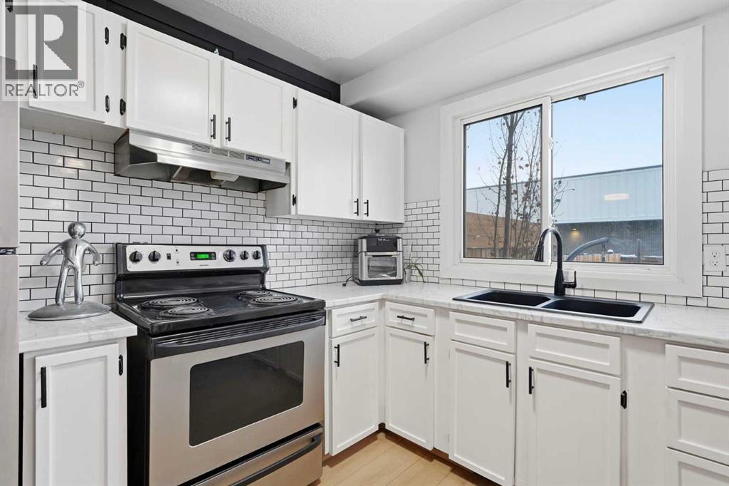 16 Cedarwood Rise Sw, Calgary, Alberta  T2W 3H9 - Photo 9 - A2273267