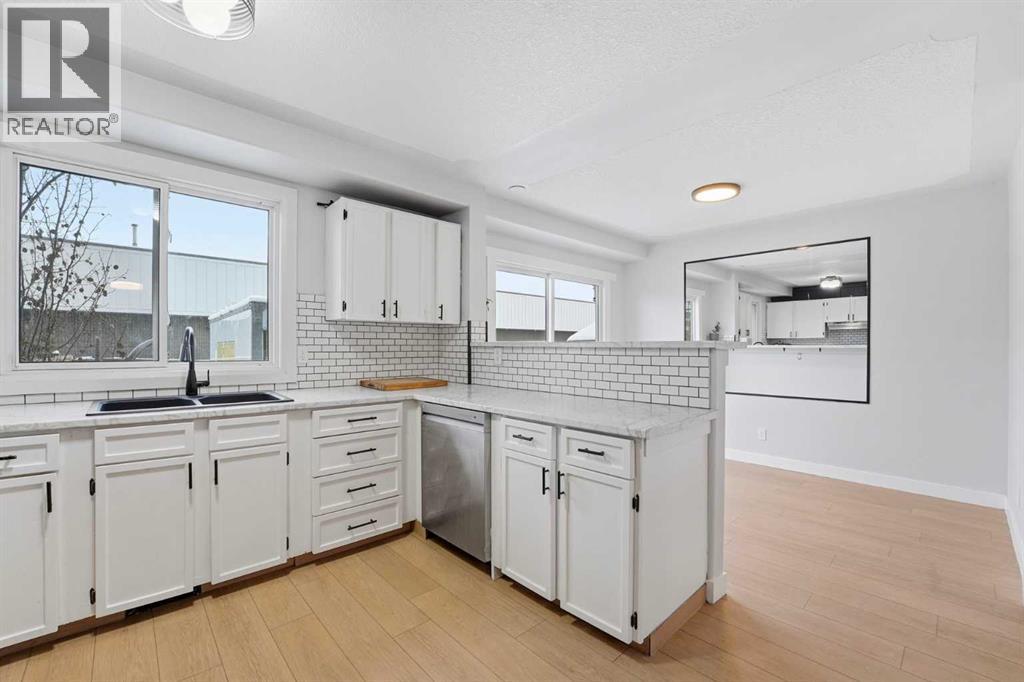 16 Cedarwood Rise Sw, Calgary, Alberta  T2W 3H9 - Photo 11 - A2273267