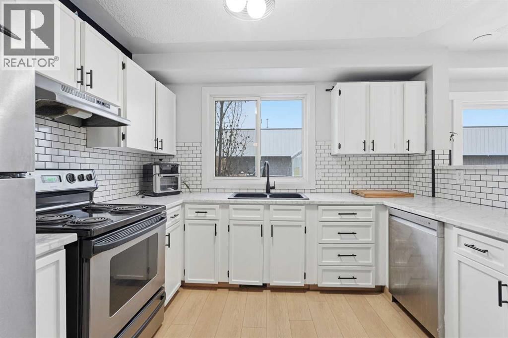 16 Cedarwood Rise Sw, Calgary, Alberta  T2W 3H9 - Photo 10 - A2273267