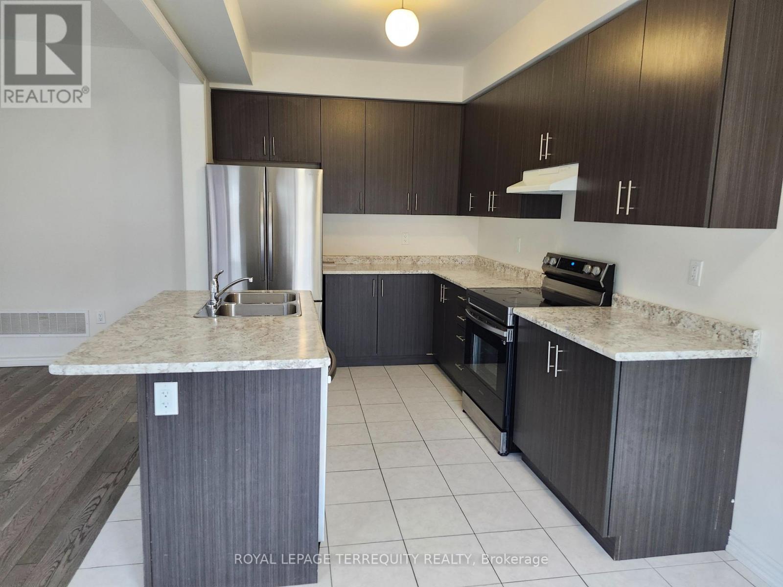 2521 Athena Path, Pickering, Ontario  L1X 2R2 - Photo 7 - E12589338