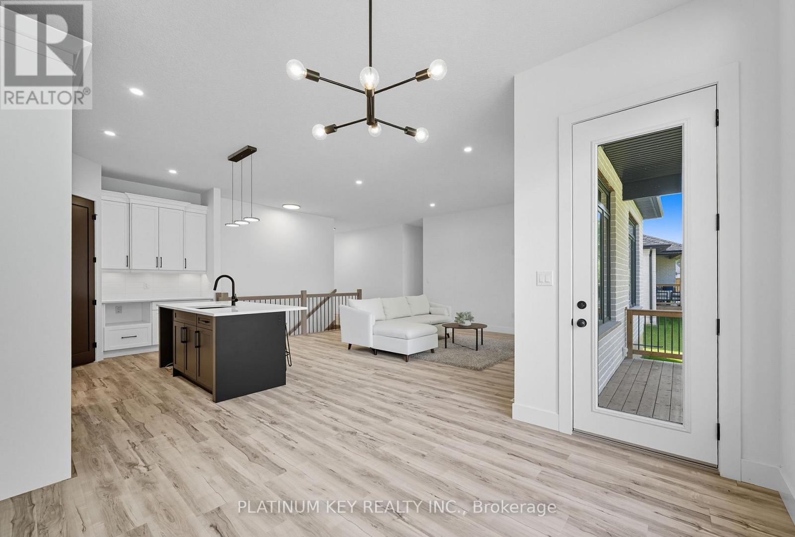 32 Briscoe Crescent, Strathroy-Caradoc, Ontario N7G 4E2 - Photo 12 - X12530014