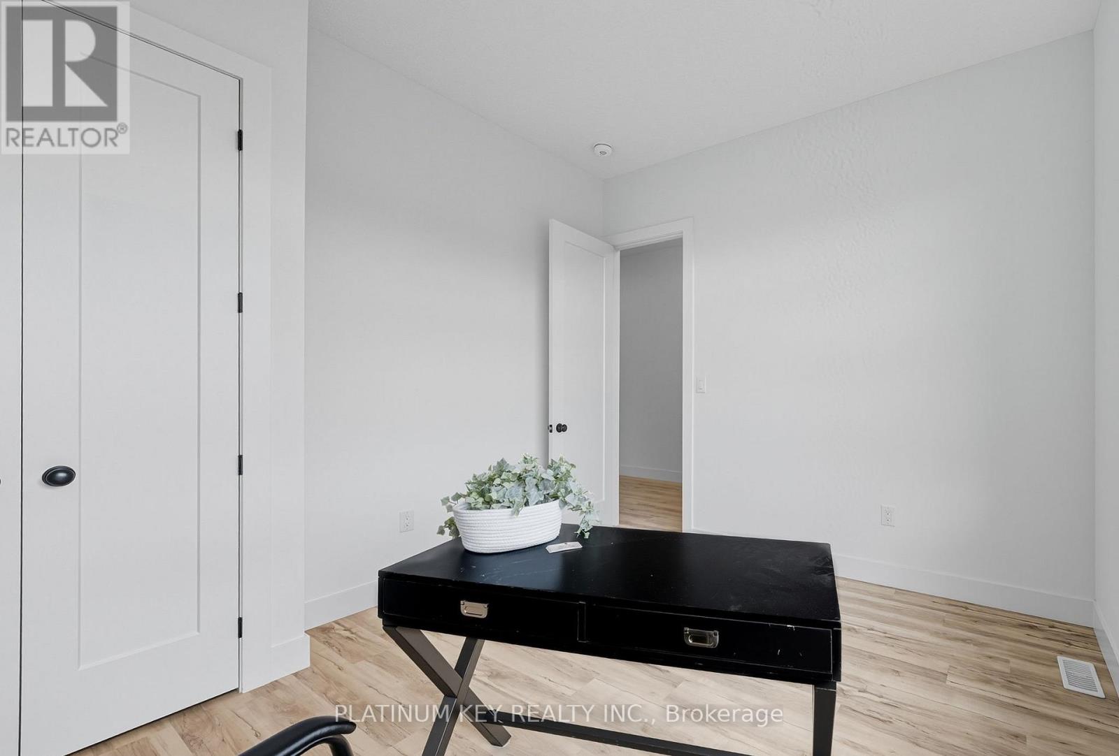 32 Briscoe Crescent, Strathroy-Caradoc, Ontario N7G 4E2 - Photo 21 - X12530014