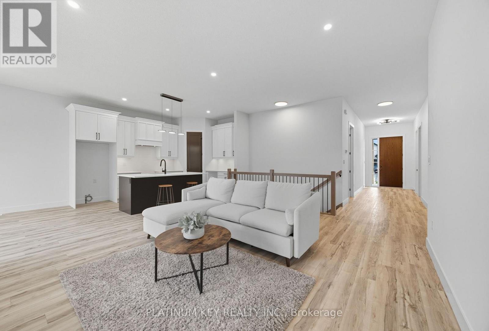 32 Briscoe Crescent, Strathroy-Caradoc, Ontario N7G 4E2 - Photo 4 - X12530014