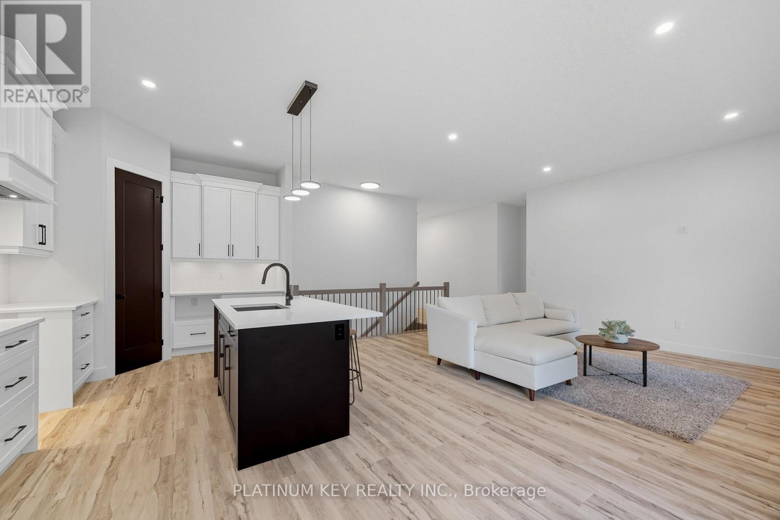 32 Briscoe Crescent, Strathroy-Caradoc, Ontario N7G 4E2 - Photo 7 - X12530014