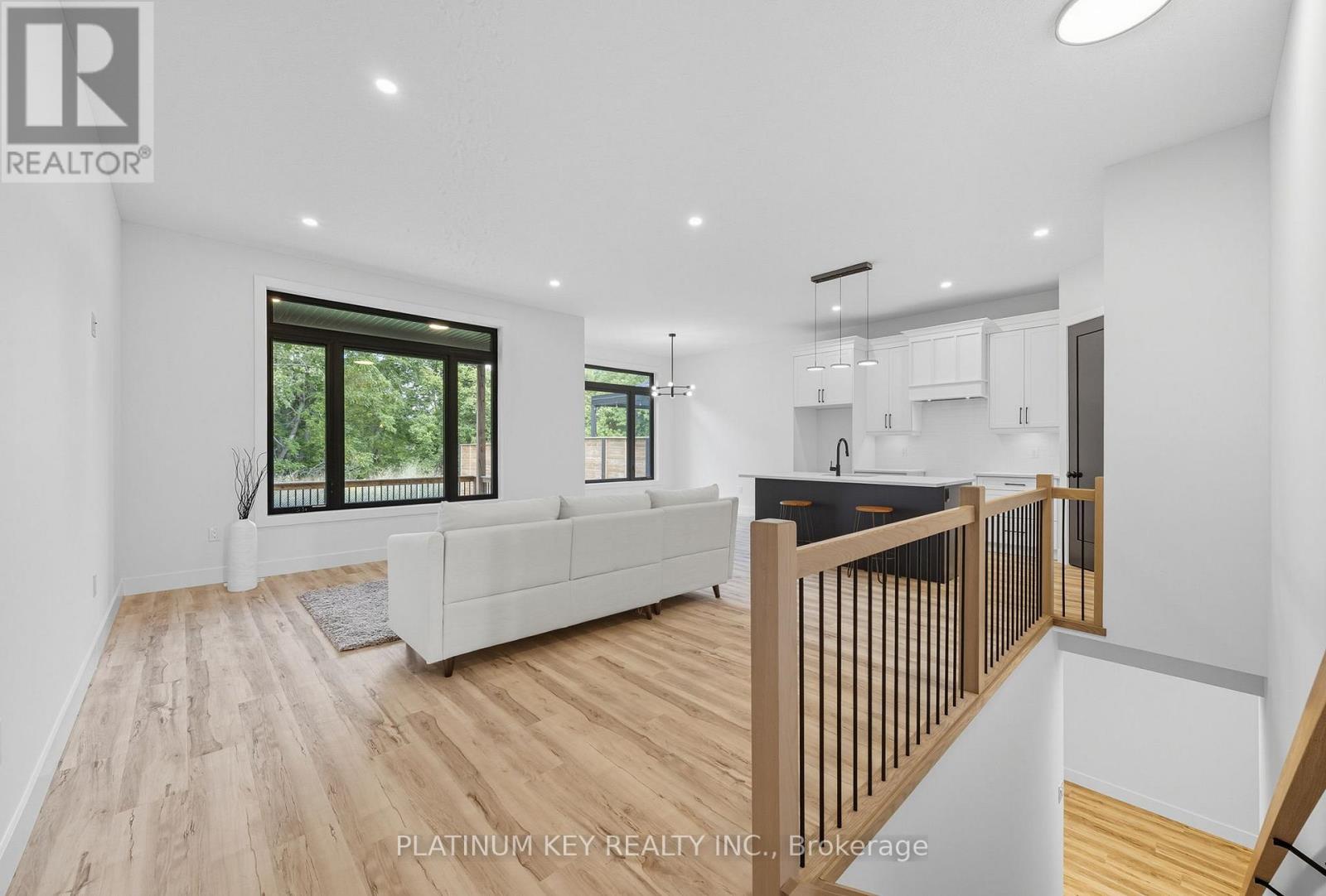 32 Briscoe Crescent, Strathroy-Caradoc, Ontario N7G 4E2 - Photo 5 - X12530014