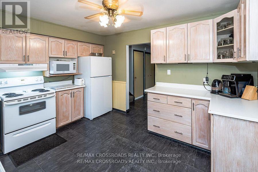 9910 Morning Glory Road, Georgina (Pefferlaw), Ontario  L0E 1N0 - Photo 11 - N12589384