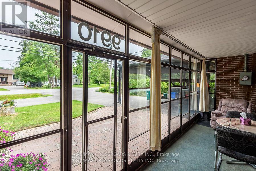 9910 Morning Glory Road, Georgina (Pefferlaw), Ontario  L0E 1N0 - Photo 4 - N12589384