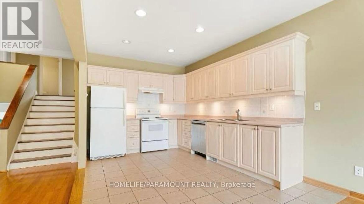 196 Nelson Street W, Oakville, Ontario  L6L 3T5 - Photo 6 - W12589324