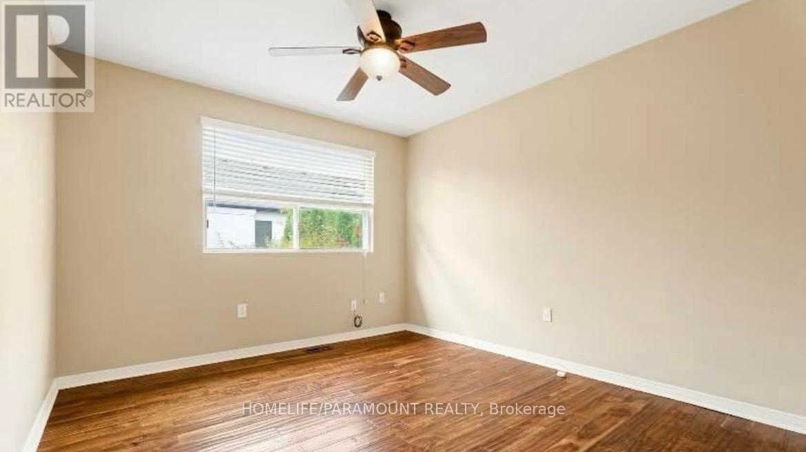 196 Nelson Street W, Oakville, Ontario  L6L 3T5 - Photo 9 - W12589324