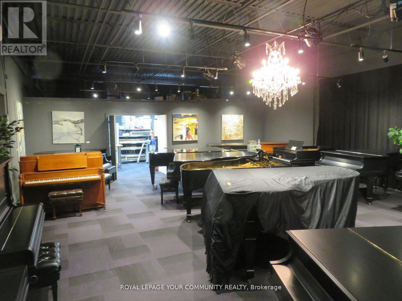 13 - 104 KENHAR DRIVE, Toronto, Ontario