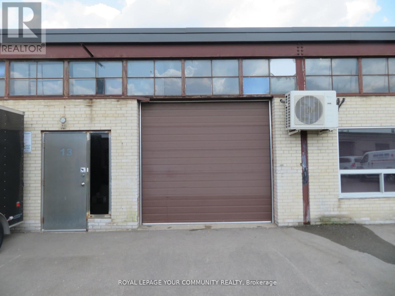 13 - 104 Kenhar Drive, Toronto, Ontario  M9L 1N4 - Photo 2 - W12589360