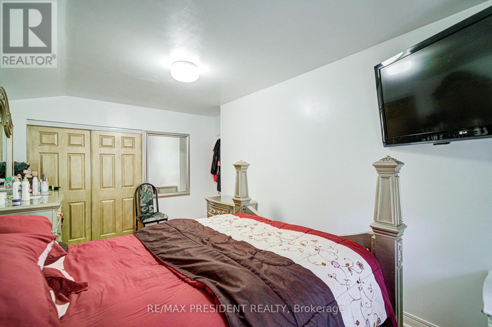 74 Bloomington Crescent, Toronto, Ontario  M3N 1R1 - Photo 23 - W12589386