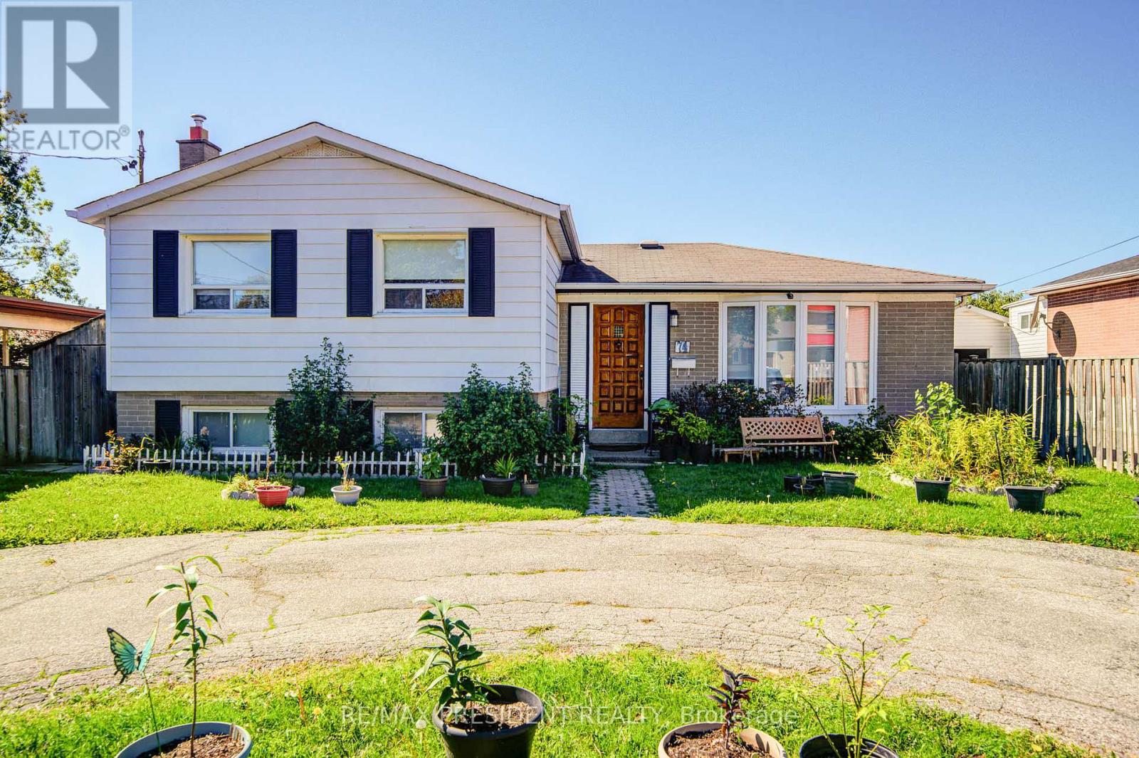 74 Bloomington Crescent, Toronto, Ontario  M3N 1R1 - Photo 3 - W12589386