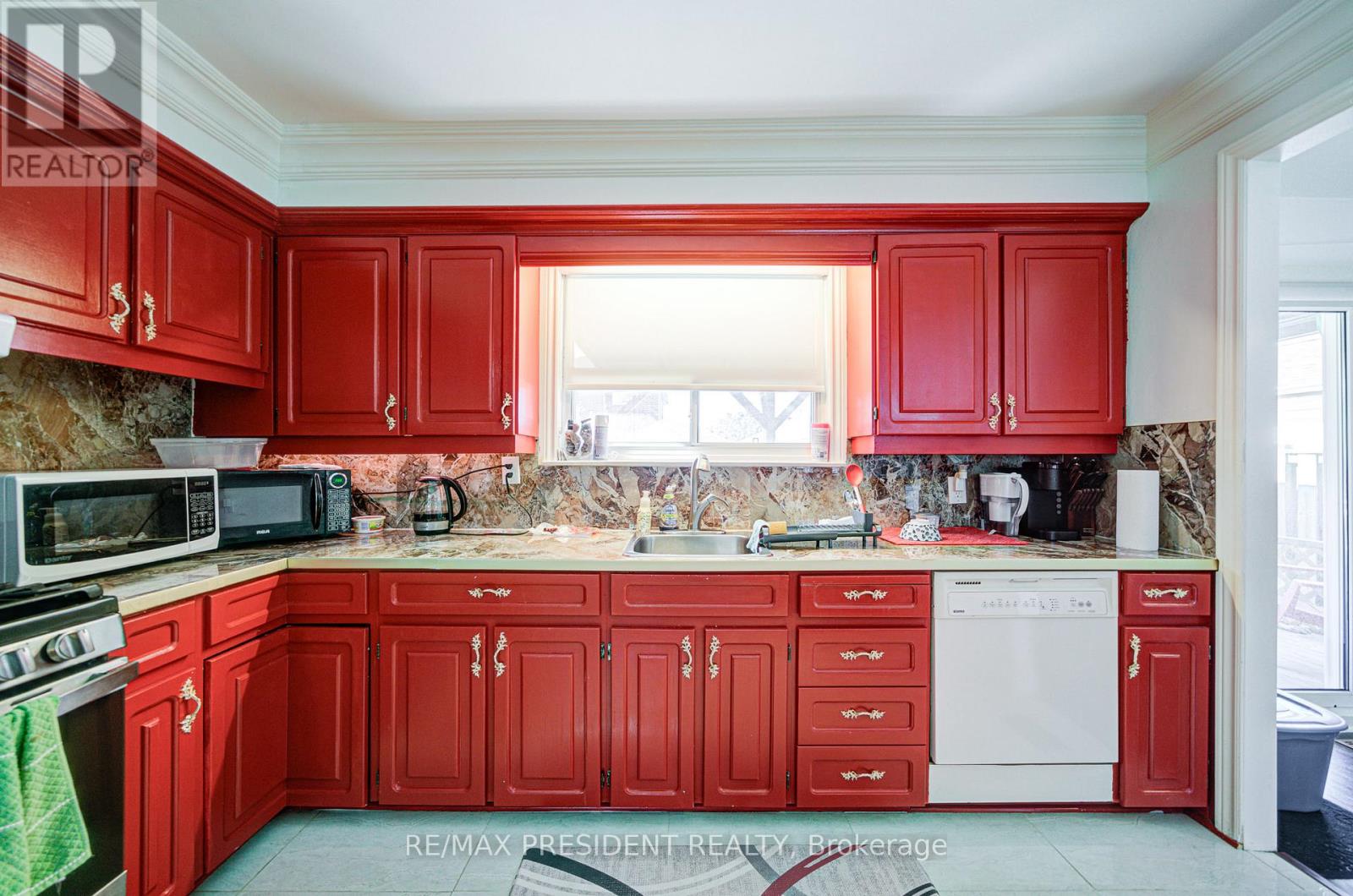 74 Bloomington Crescent, Toronto, Ontario  M3N 1R1 - Photo 6 - W12589386