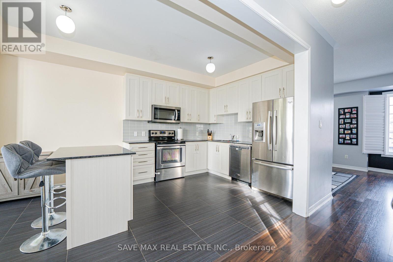 18 New Pines Trail, Brampton, Ontario  L6Z 0G7 - Photo 10 - W12589396