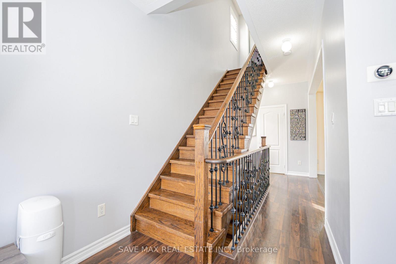 18 New Pines Trail, Brampton, Ontario  L6Z 0G7 - Photo 15 - W12589396