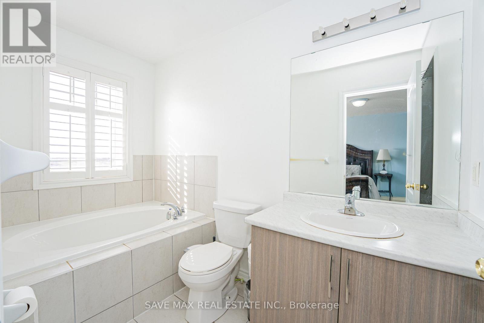 18 New Pines Trail, Brampton, Ontario  L6Z 0G7 - Photo 18 - W12589396