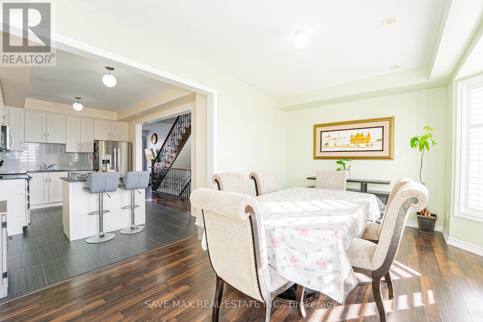 18 New Pines Trail, Brampton, Ontario  L6Z 0G7 - Photo 9 - W12589396