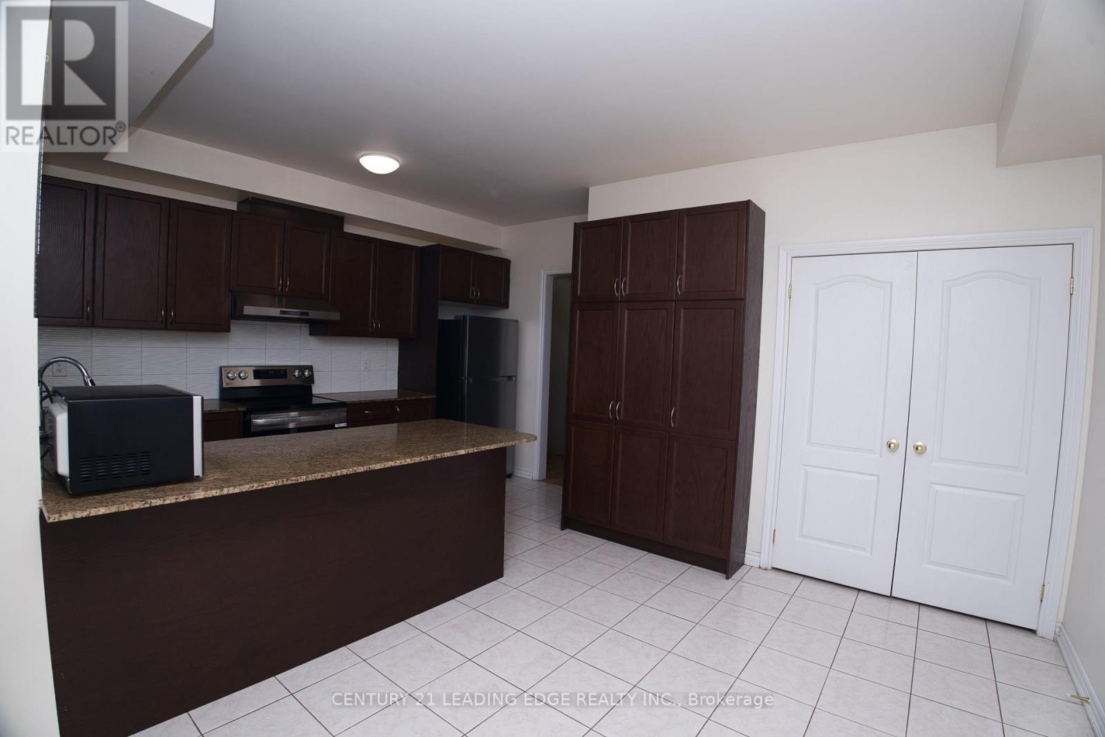 26 Shiff Crescent, Brampton, Ontario  L6Z 0H5 - Photo 12 - W12570394