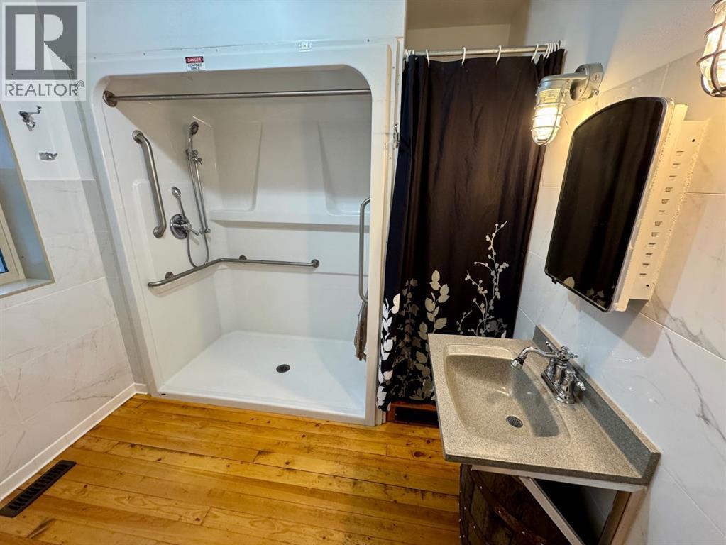 648 Main Street, Pincher Creek, Alberta  T0K 1W0 - Photo 12 - A2271206