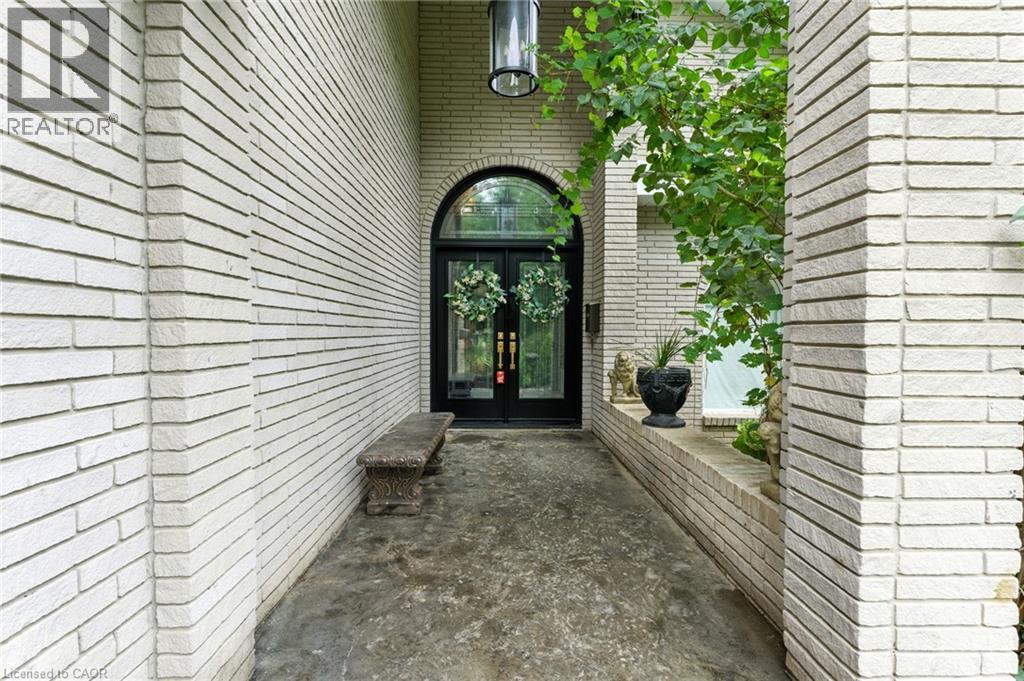 267 Memorial Drive, Brantford, Ontario  N3R 7G6 - Photo 3 - 40773091