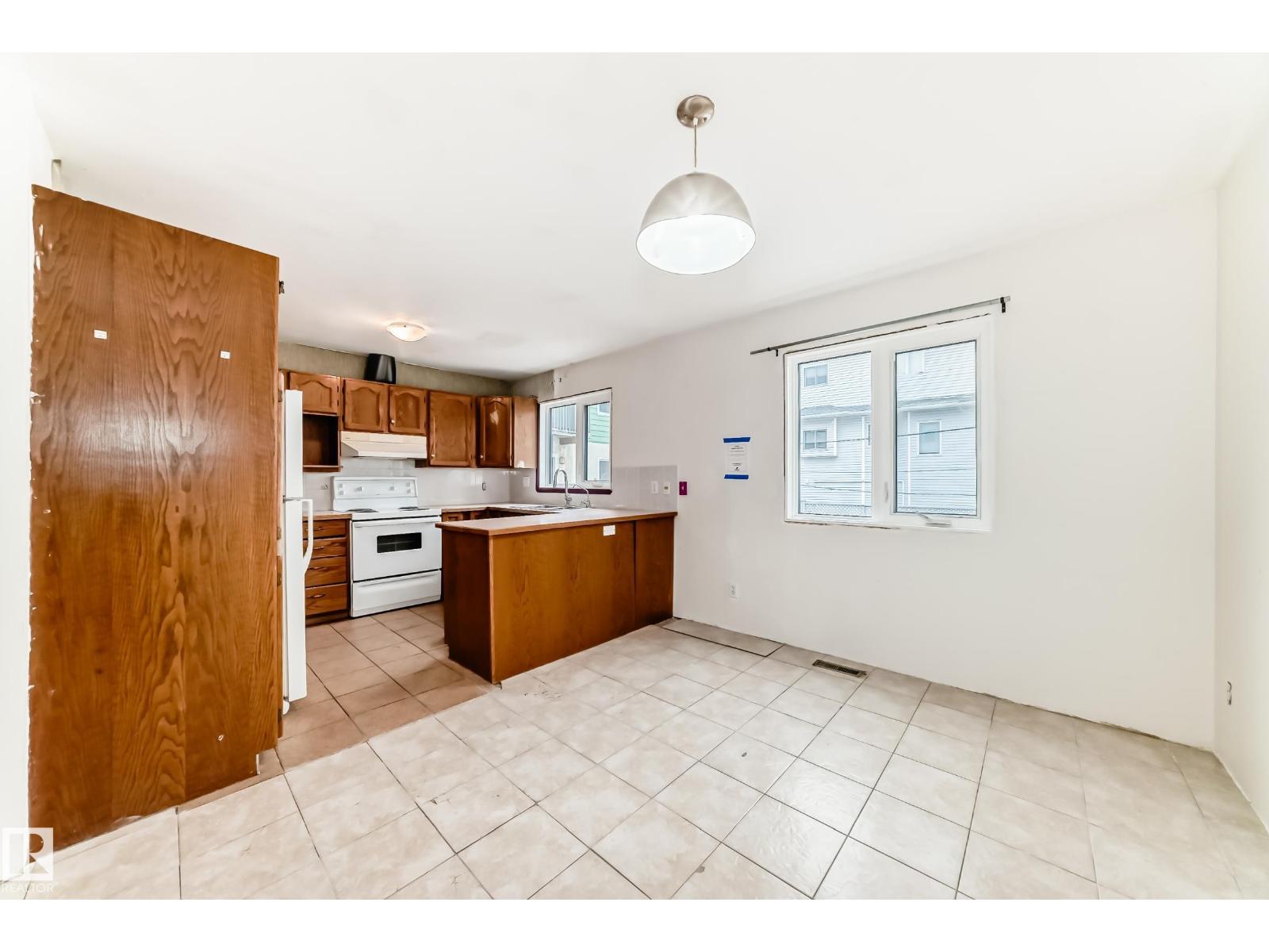 11642 103 Av Nw, Edmonton, Alberta  T5H 2W6 - Photo 3 - E4467125