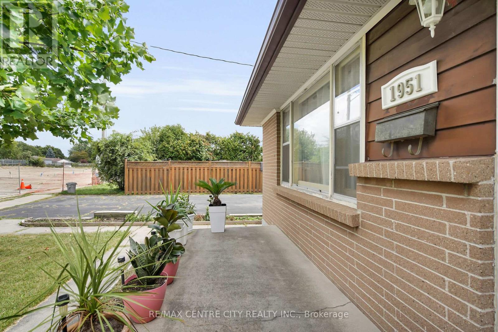 1951 Duluth Crescent, London East, Ontario  N5V 5C9 - Photo 3 - X12589546