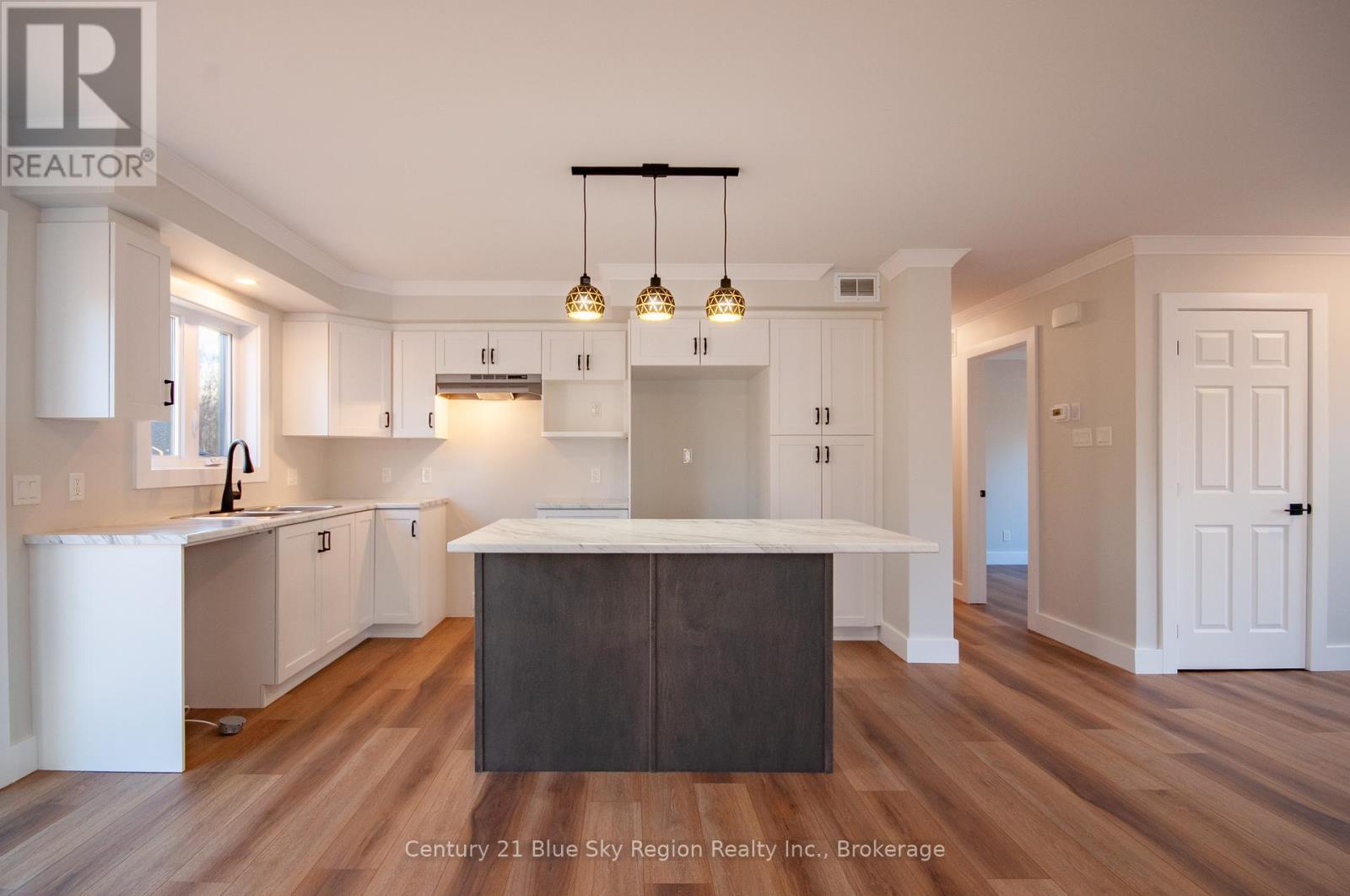 335 Waltonian Drive, Callander, Ontario  P0H 1H0 - Photo 11 - X12542490