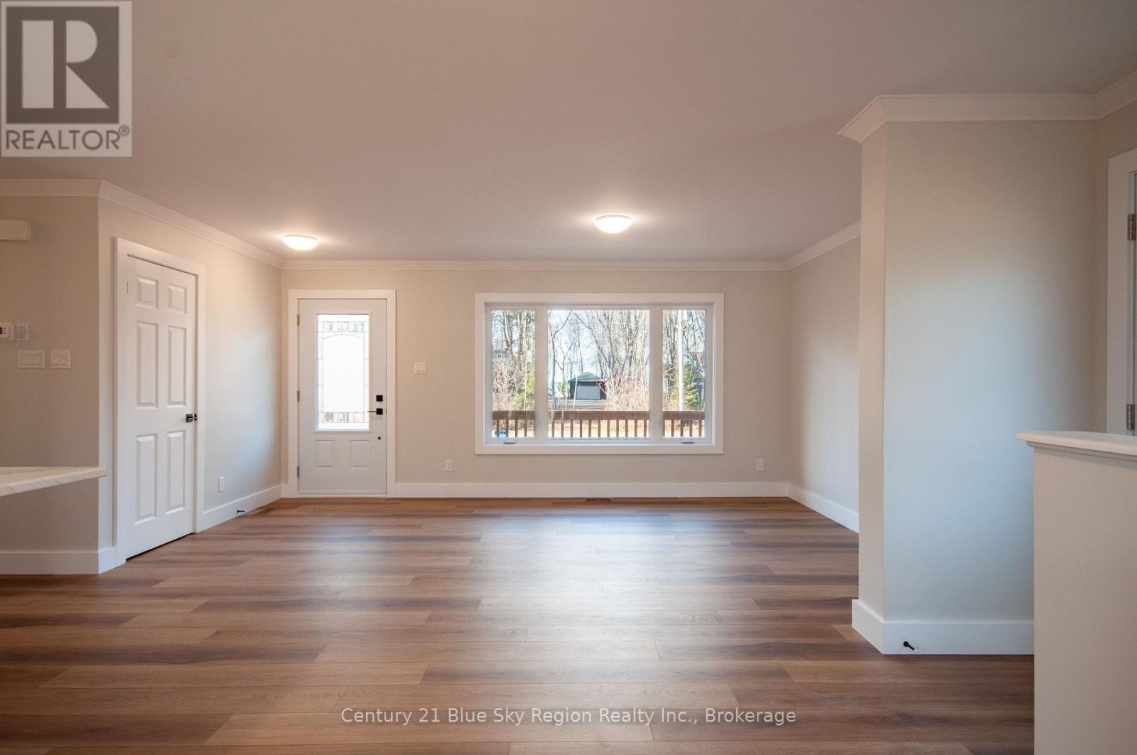 335 Waltonian Drive, Callander, Ontario  P0H 1H0 - Photo 19 - X12542490