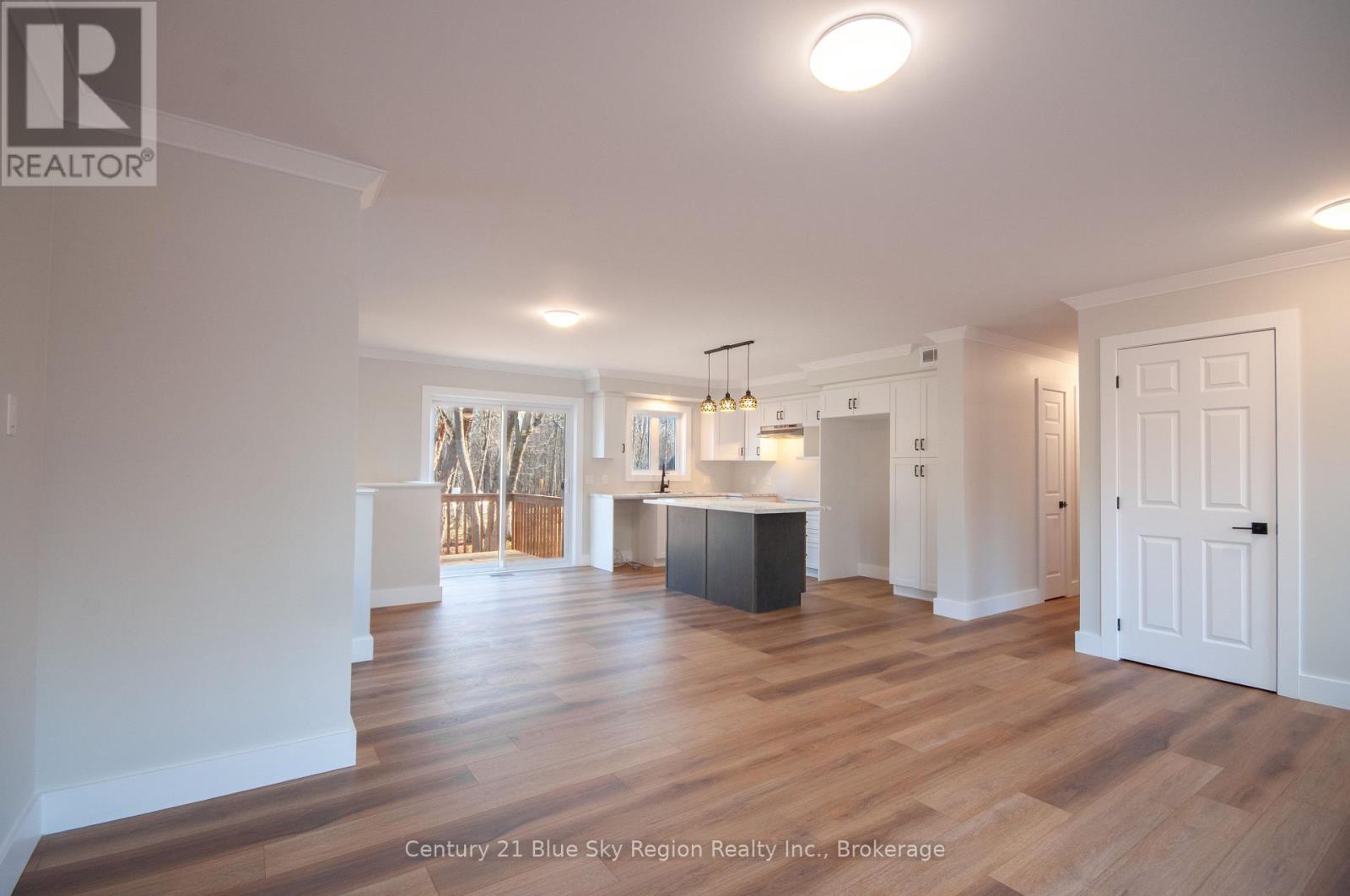 335 Waltonian Drive, Callander, Ontario  P0H 1H0 - Photo 18 - X12542490