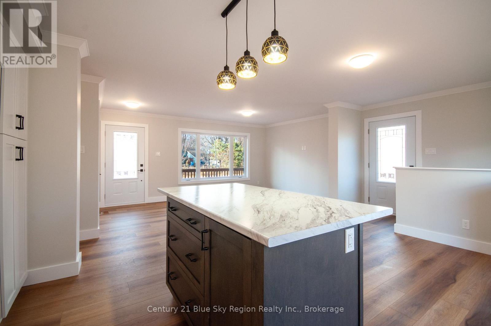 335 Waltonian Drive, Callander, Ontario  P0H 1H0 - Photo 15 - X12542490