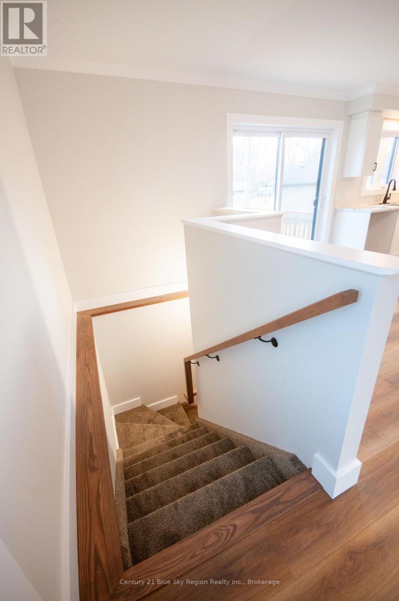 335 Waltonian Drive, Callander, Ontario  P0H 1H0 - Photo 30 - X12542490