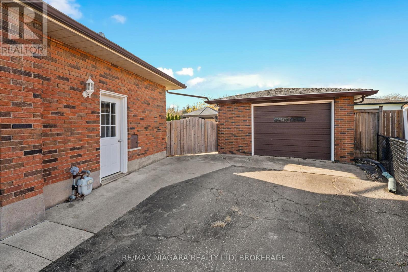 3071 Basswood Court, Niagara Falls, Ontario  L2J 2G9 - Photo 2 - X12589450