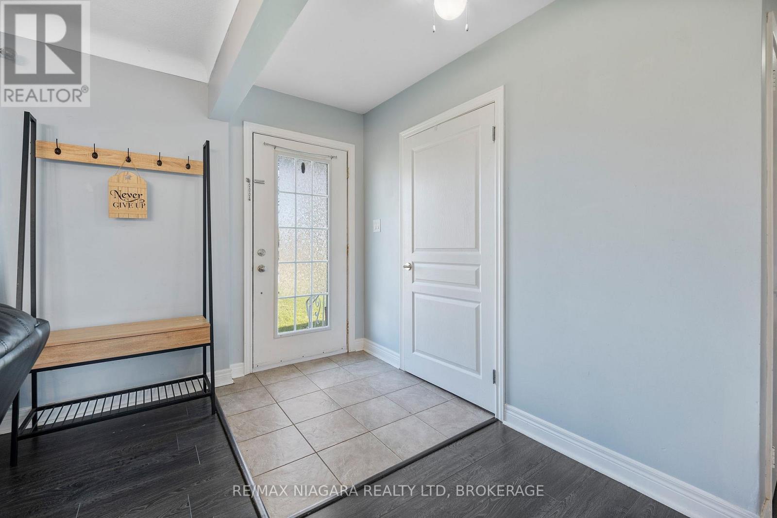 3071 Basswood Court, Niagara Falls, Ontario  L2J 2G9 - Photo 4 - X12589450