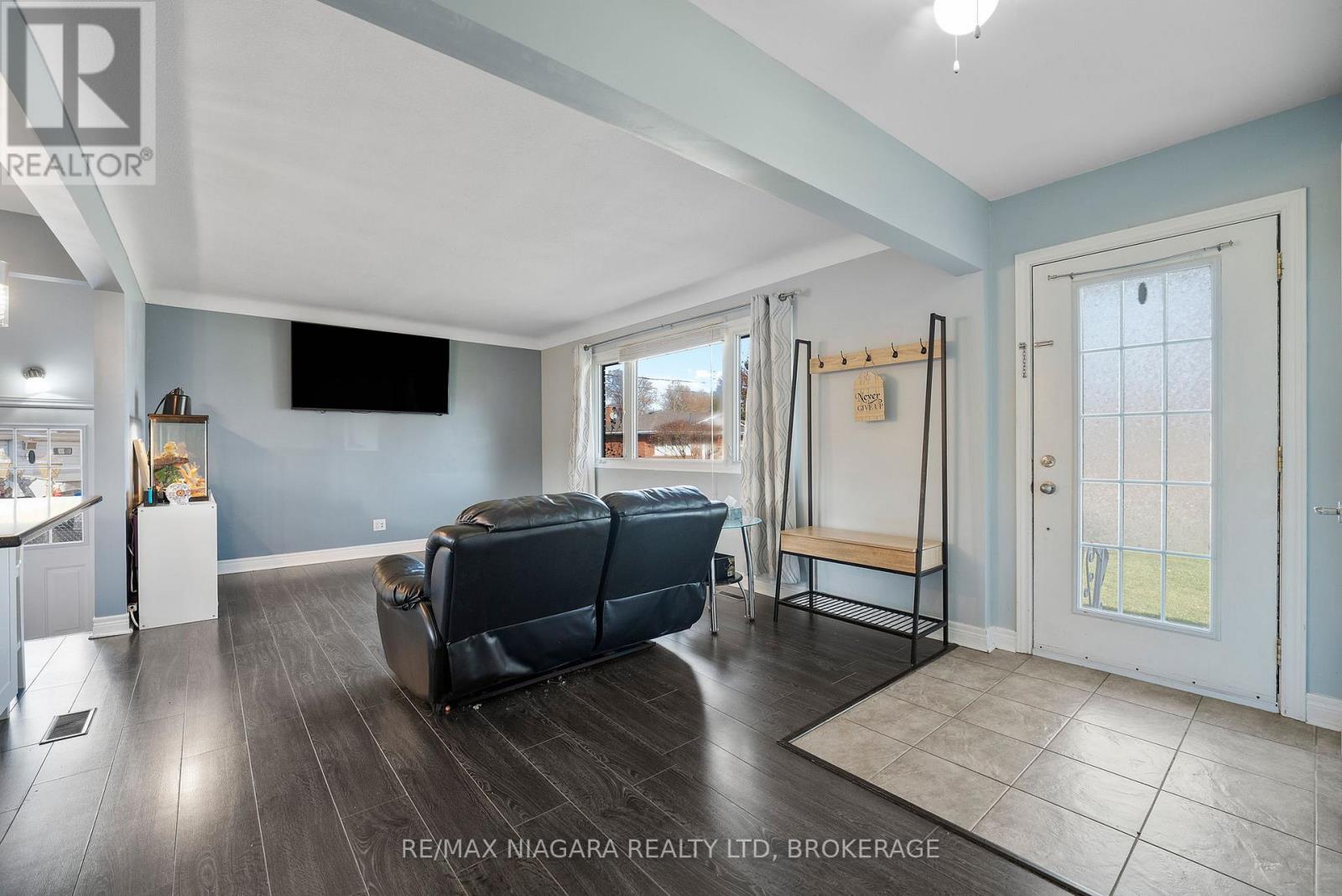 3071 Basswood Court, Niagara Falls, Ontario  L2J 2G9 - Photo 5 - X12589450