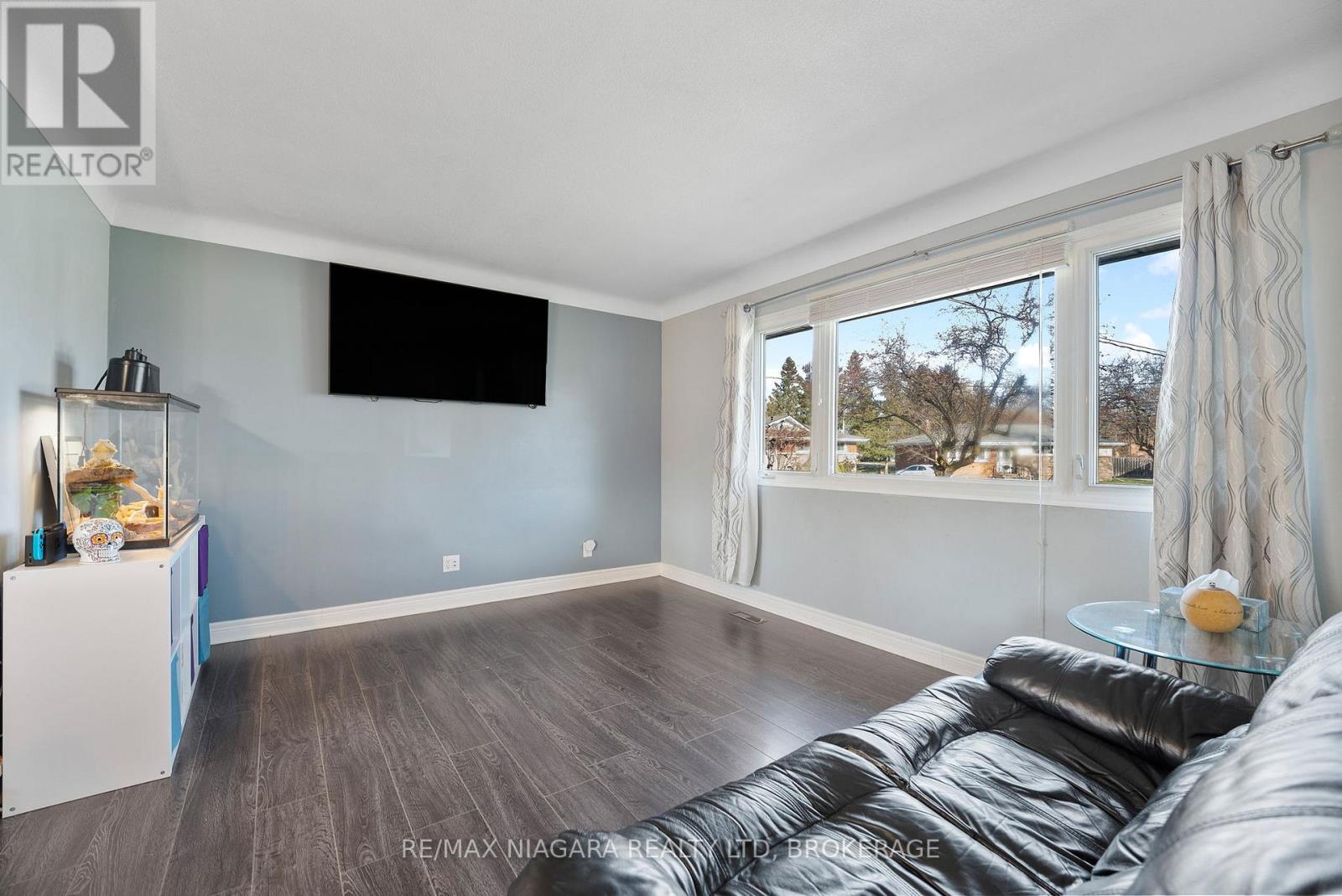 3071 Basswood Court, Niagara Falls, Ontario  L2J 2G9 - Photo 6 - X12589450