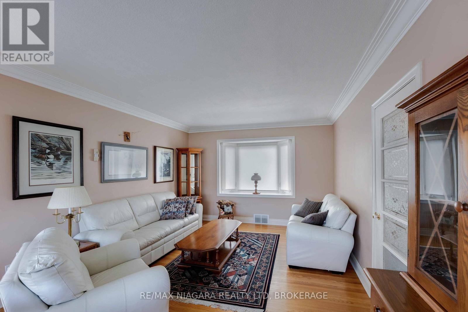 53 Metcalfe Street, Thorold (Thorold Downtown), Ontario  L2V 3A2 - Photo 5 - X12589536