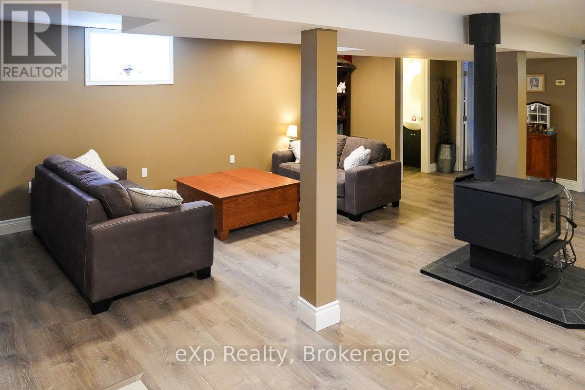 179422 Grey Road 17, Georgian Bluffs, Ontario N0H 2T0 - Photo 17 - X12589490