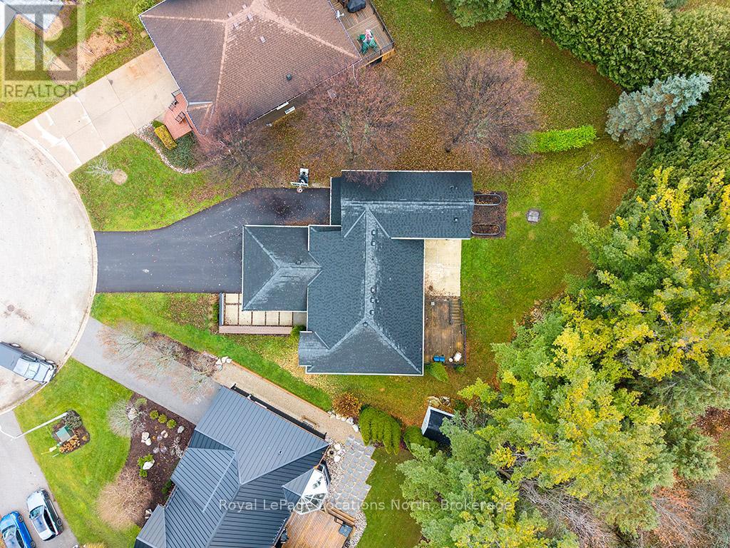 9 Shirley Court, Blue Mountains, Ontario  N0H 2P0 - Photo 3 - X12589624