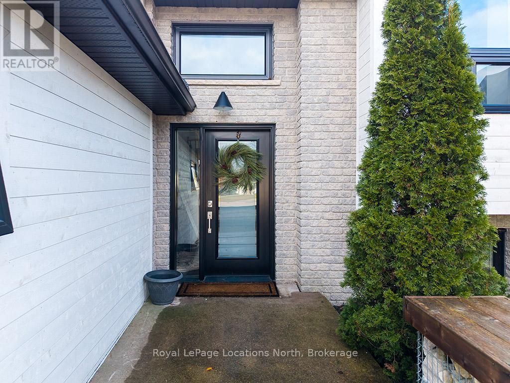 9 Shirley Court, Blue Mountains, Ontario  N0H 2P0 - Photo 4 - X12589624