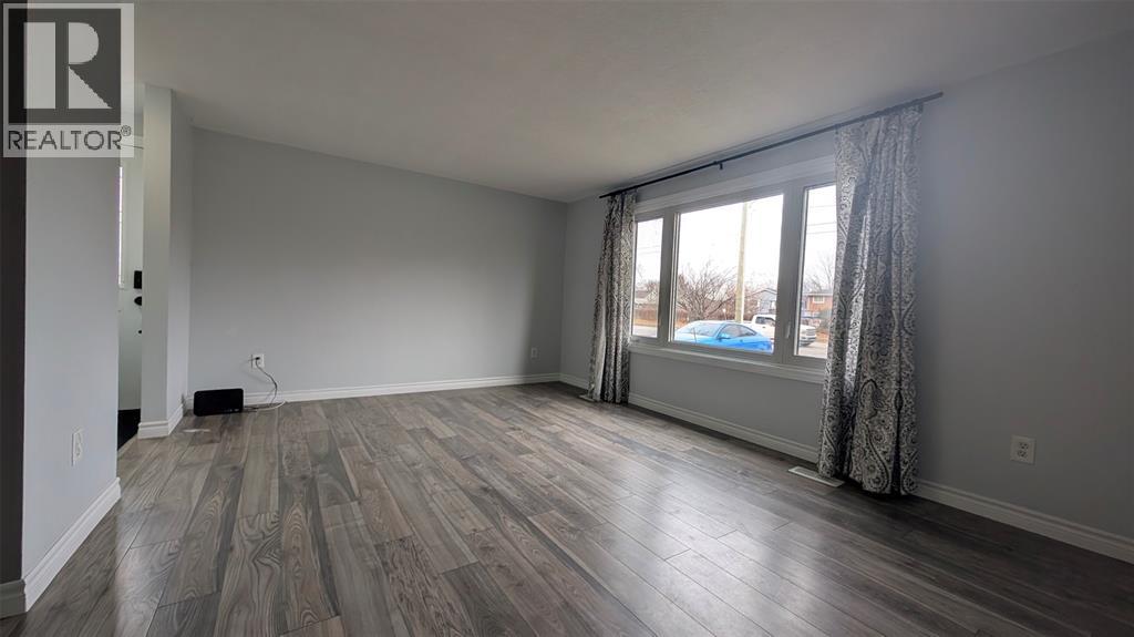 407 Murphy Road, Sarnia, Ontario  N7S 5G8 - Photo 3 - 25030772